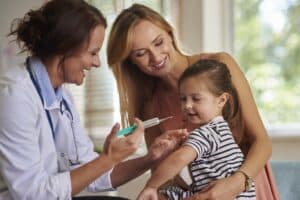 Vacinação em casa: como escolher o melhor serviço? De qualidade dos imunizantes e proced
